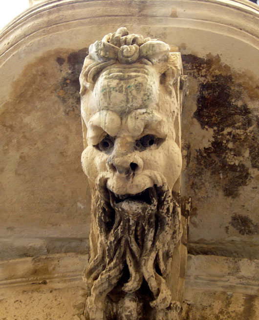 Via Picherali, particolare di balcone, Siracusa